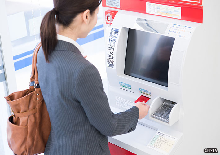 ATM可以在全國的便利店中找到，並可以用相應的卡片提款。