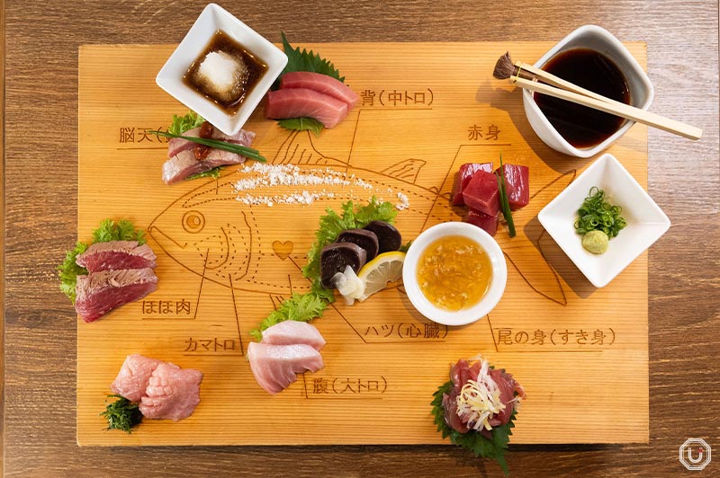 OH! TORO KITCHEN 8 Kinds of Tuna Sashimi Assortment 2,980 JPY (tax included)