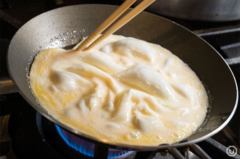 Photo of an omurice being cooked