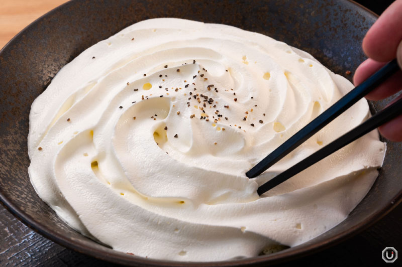 『시로이 멘타이(하얀 명란) 치즈 크림 우동』　1,180엔（세금 포함）
