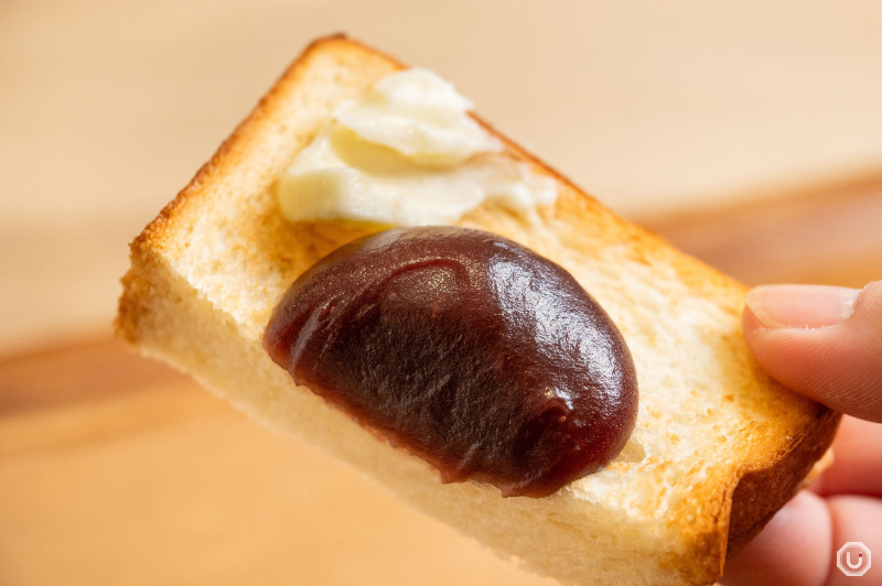 『あんトースト　こしあん＆黒砂糖とメープルシロップ』の写真