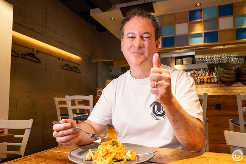 Photo of Umami bites writer Bensky enjoying Fresh Sea Urchin Cream Spaghetti