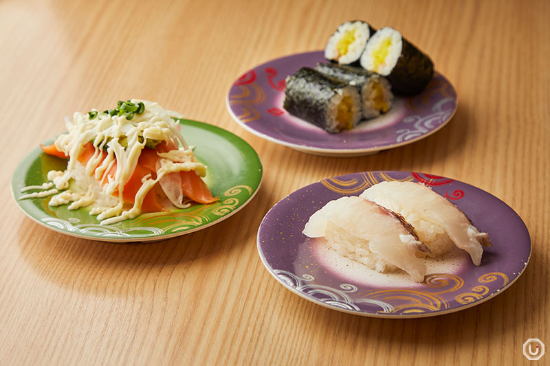 Sushi available at Magurobito Akihabara, a conveyor belt sushi restaurant.