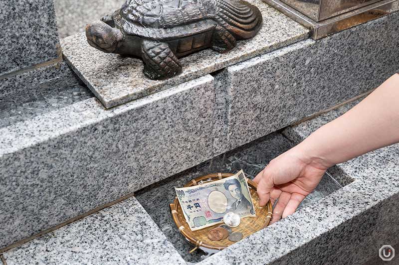Money-Washing Well at Koami Shrine