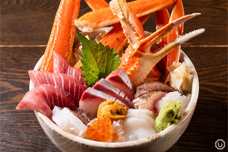 Luxurious Crab Seafood Bowl 3,500 JPY (tax included)
