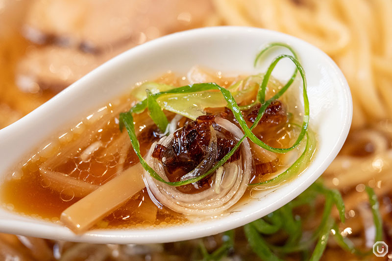 赤坂にあるらー麺本間の南の島豚叉焼麺