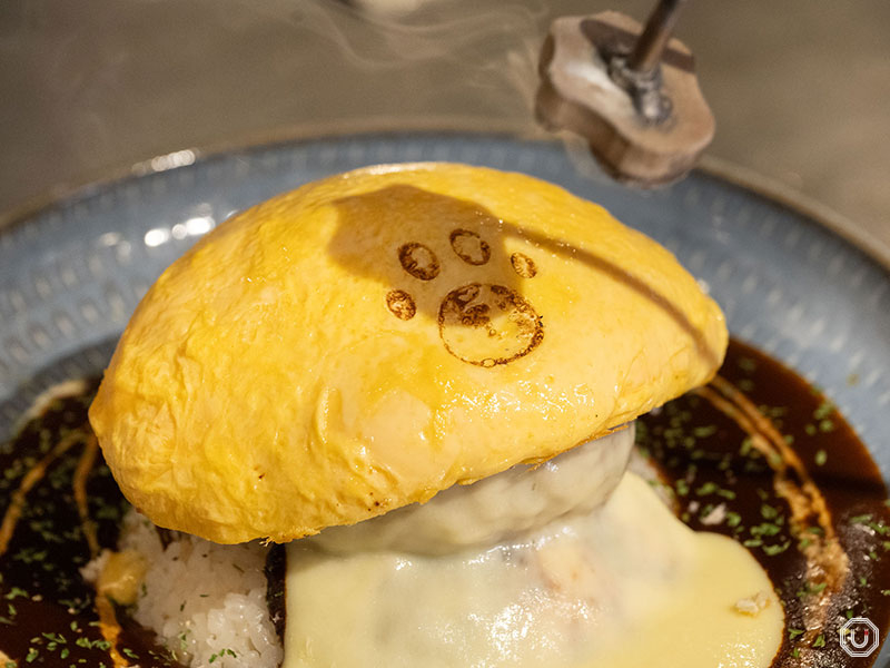 The omelette cooking scene at the Ikuya Hamburger & Omurice Shop Ikura Shibuya