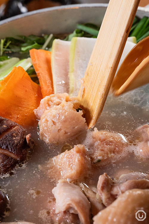 Whole Hakata Jidori Collagen Mizutaki Nabe at the Hakata Jidori Fukuei Association in Shibuya