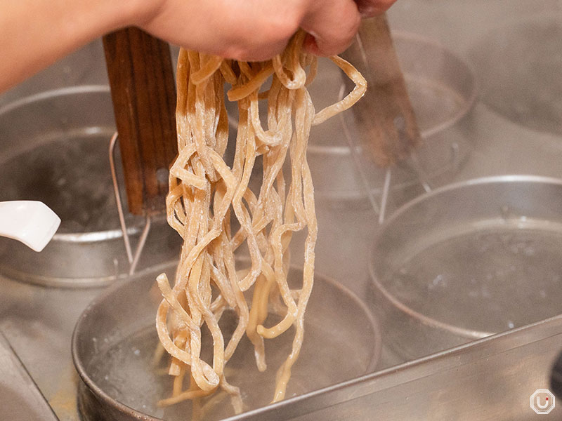 新宿にある担担麺専門店、175°DENO担担麺の一七五郎