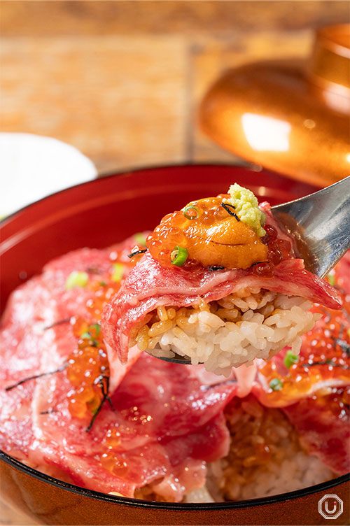 Wagyu and uni rice bowl at Yakiniku ZENIBA in Shibuya