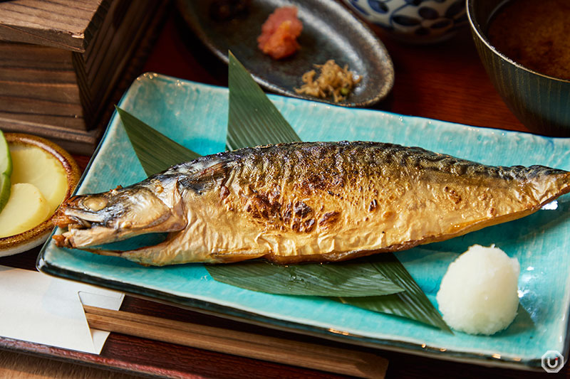 新宿にある穂のほまれの塩焼き魚御膳