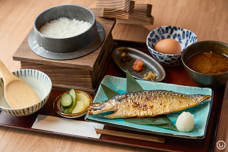 新宿にある穂のほまれの塩焼き魚御膳