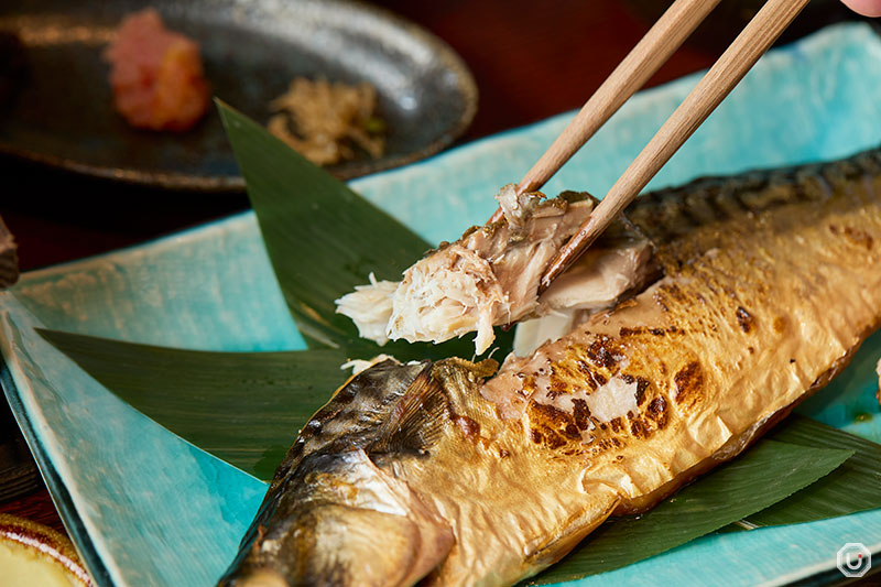 新宿にある穂のほまれの塩焼き魚御膳