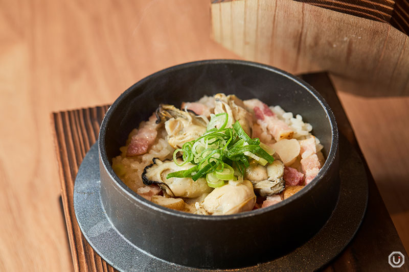 新宿にある穂のほまれの牡蠣とポルチーニのバター釜飯