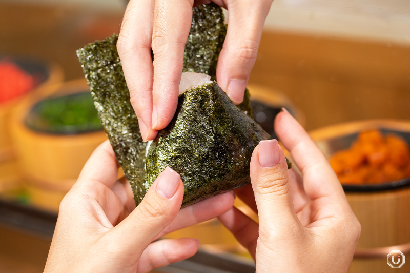 Rice balls being handed over at ONIGIRI ASAKUSA YADOROKU