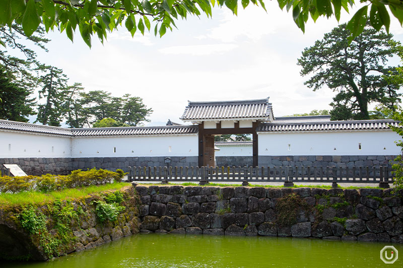 Photo of moat and Umadashi-mon Gate