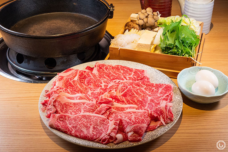 六本木にある八山のすき焼き食べ放題セット