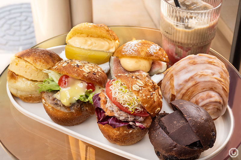 A variety of breads from dacō Nakameguro