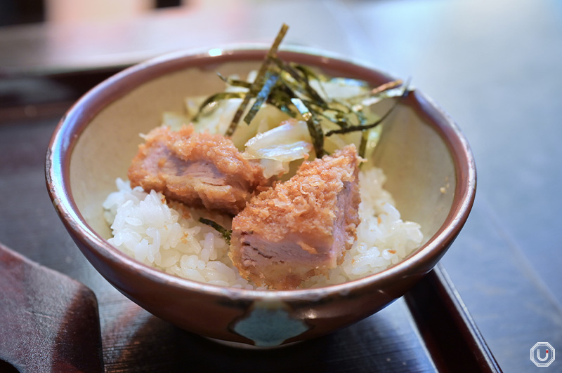 Tonkatsu with seaweed, cabbage, and rice