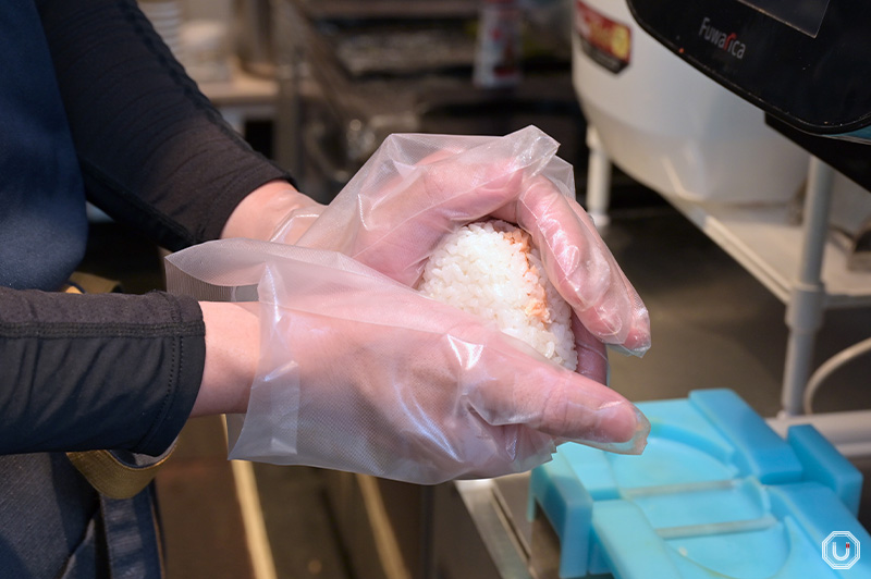 Making onigiri