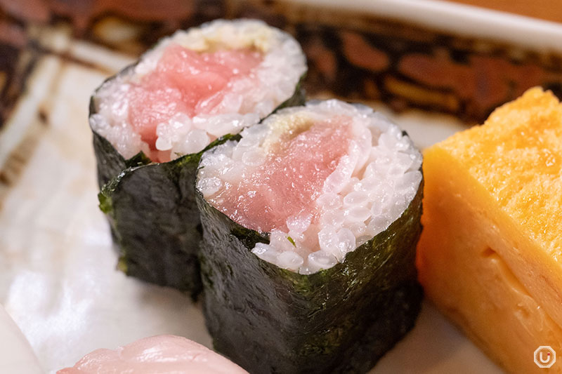 Deluxe nigiri platter at Tsunesushi in Asakusa