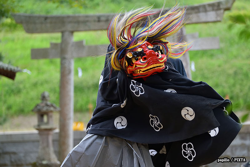 A shishimai lion dancer