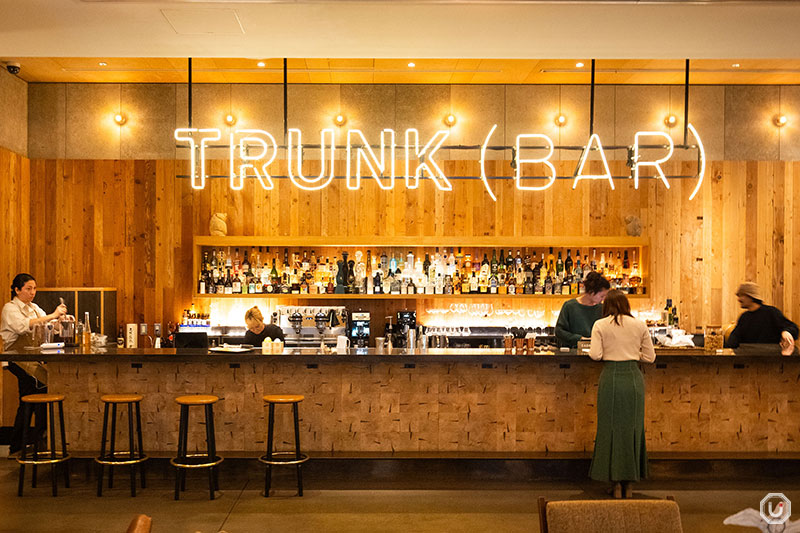 TRUNK(HOTEL) CAT STREETのエントランスにあるTRUNK(BAR)