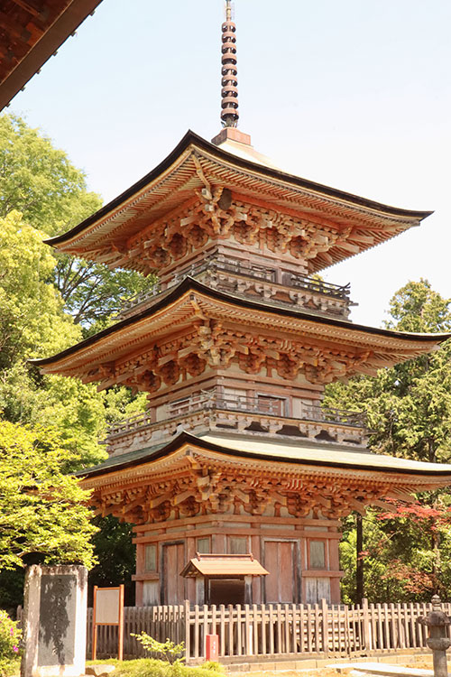 Anraku-ji Temple's three-story pagoda