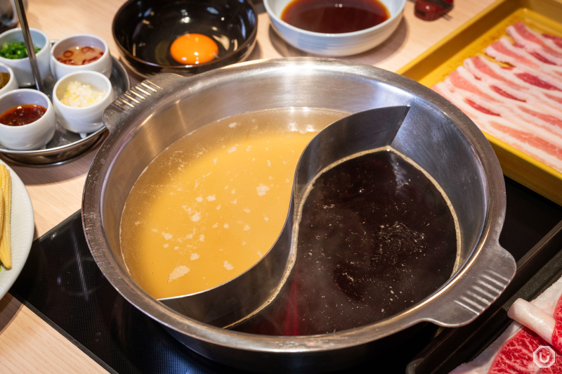 Shabu-shabu at Mo-Mo PARADISE in Shinjuku