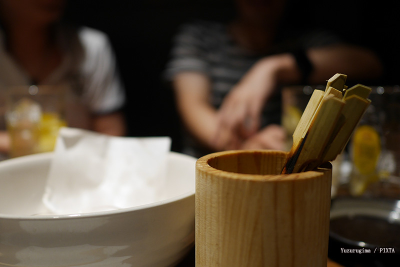 A container for putting yakitori skewers