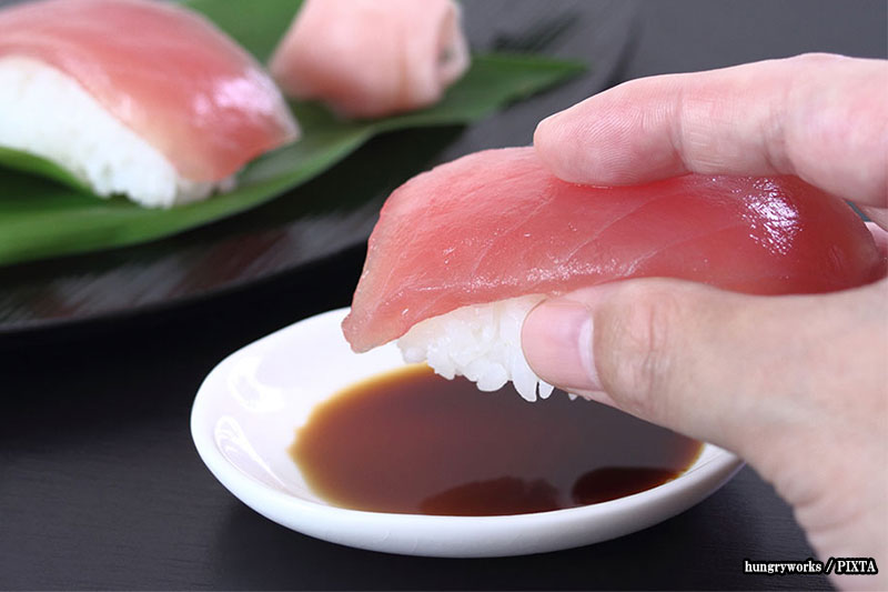 eating sushi by hand