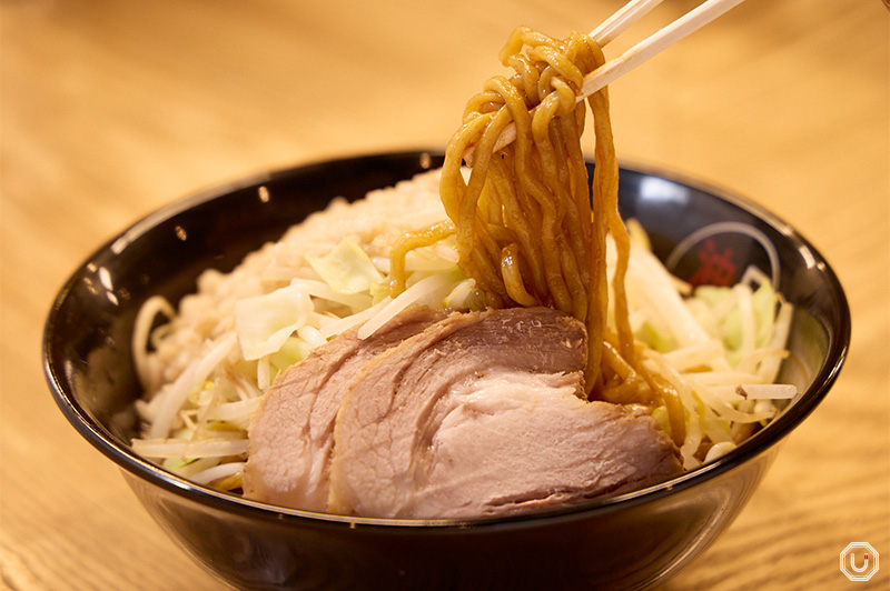 Juodas šlamštas abura soba