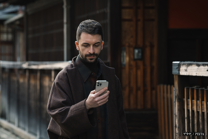 international tourist in Kyoto using smartphone with eSIM