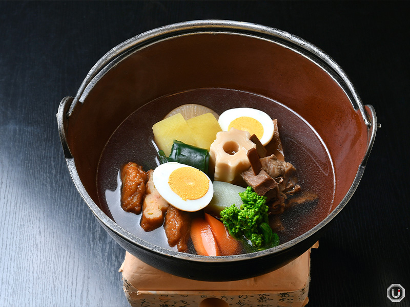 大根、玉子、昆布、牛すじ、にんじん、三色こんにゃく、冬瓜、木綿あつあげ、ちくわぶ、ねぎ串、菜の花