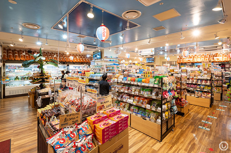 The merchandise area of Ginza Washita Shop