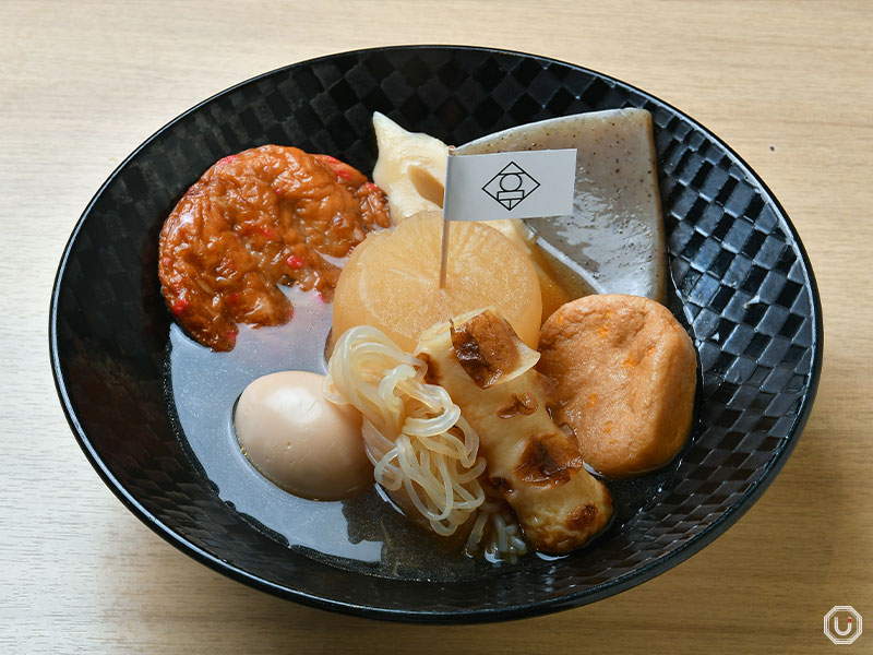 紅しょうが天250円、ちくわぶ、こんにゃく、大根、飛龍頭(がんも)、丸(ゆでたまご)、結び白滝、ちくわ