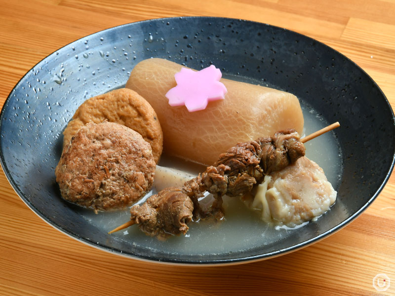 がんも、ハンバーグ、大大根、大きなシューマイ、こんにゃく、牛すじ