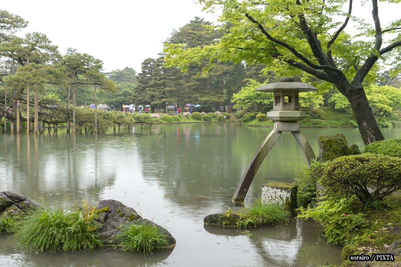 Kenrokuen during the rainy season