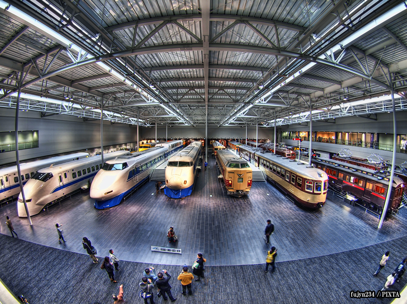 trains at SCMaglev and Railway Park
