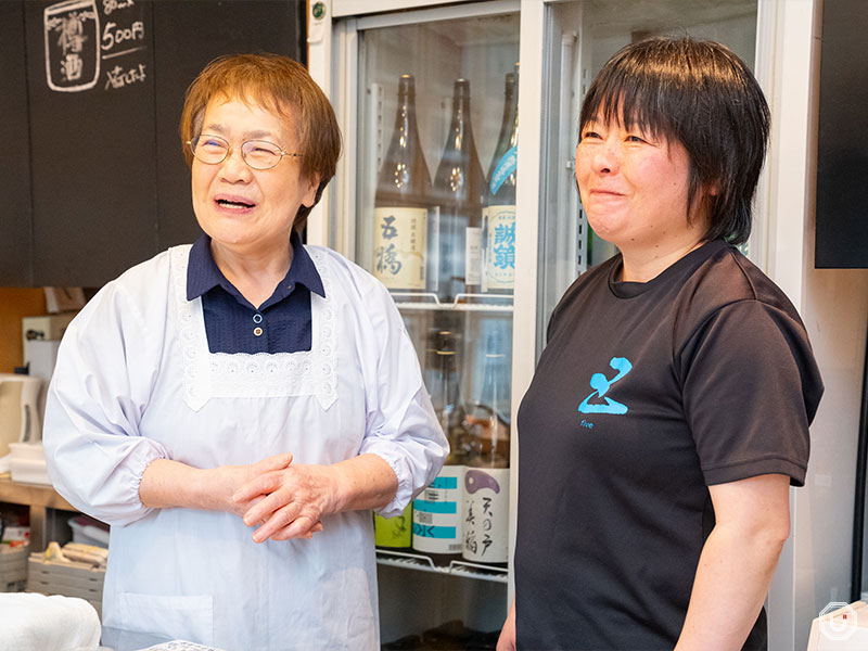 Staff at Tachinomi Kuri in Shimbashi