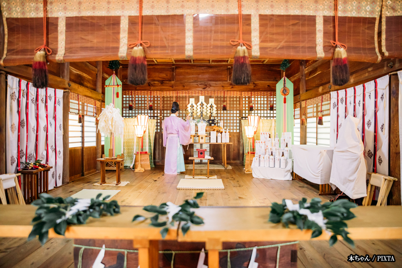 Shinto priests