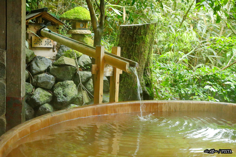 hinoki bathtub at onsen