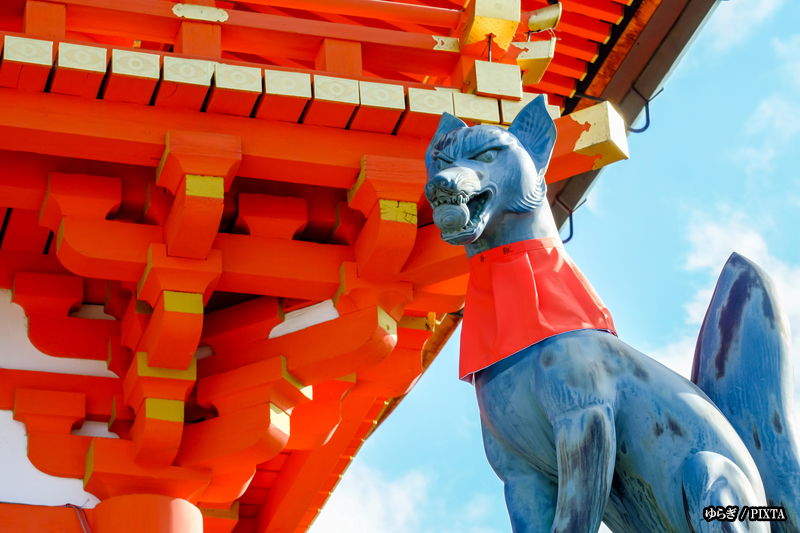 fox guardian statue at Fushimi Inari Taisha Shrine in Kyoto