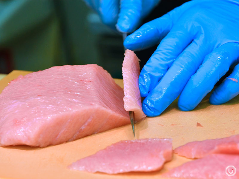 Sushi chef slicing maguro at Maguroya Kurogin