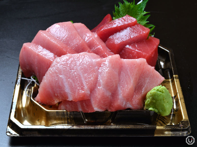 Three-color sashimi platter at Maguroya Kurogin