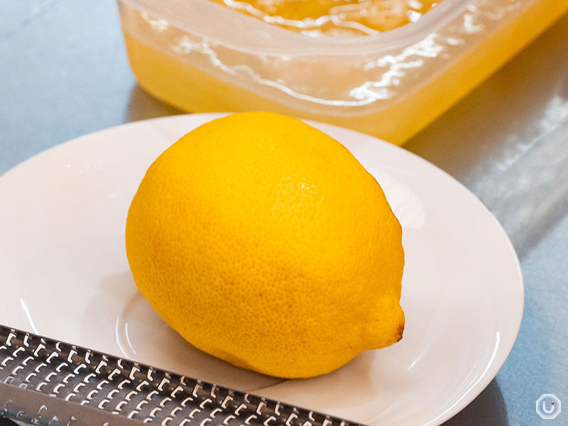 観音山フルーツパーラーの皮まで食べられるレモン