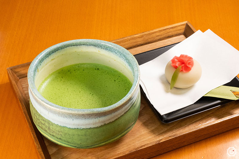 浅草の『雷一茶』の『雷一茶流 お抹茶 上生菓子付き』