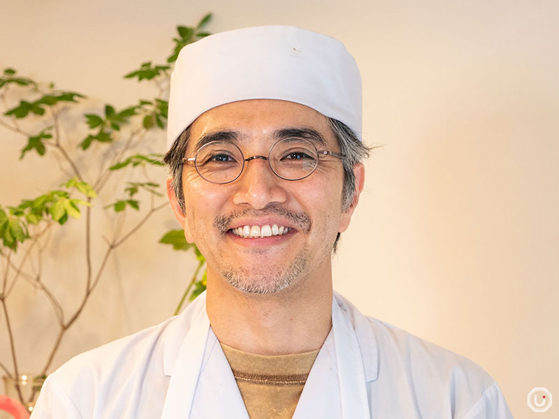 和菓子店のまほろ堂蒼月の店主