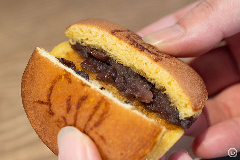 Maneki-neko dorayaki at Mahorodo Sougetsu