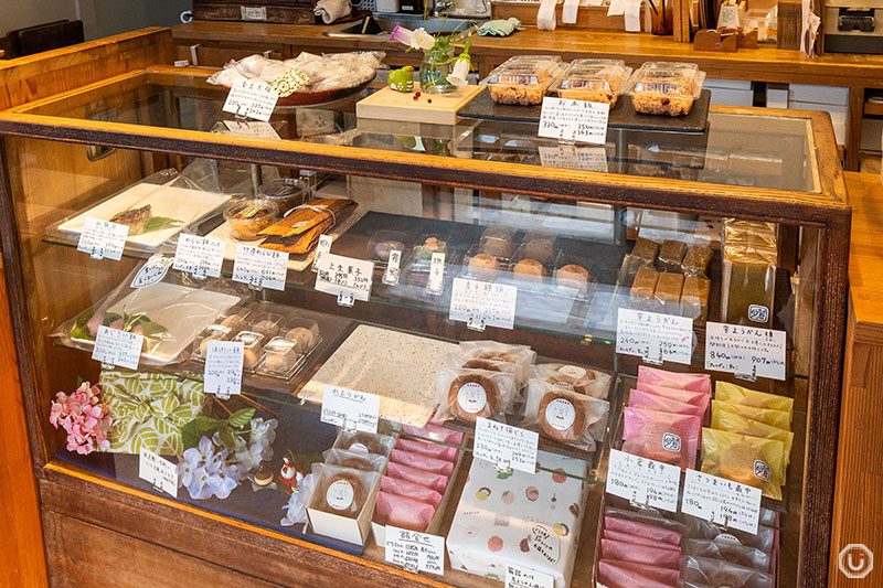 和菓子店のまほろ堂蒼月の内観
